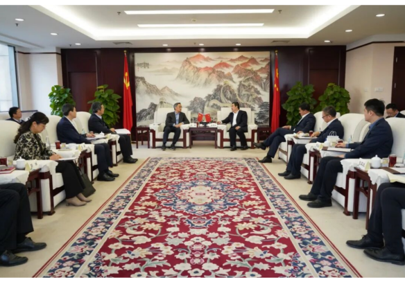 白忠泉董事長與工商銀行黨委副書記、行長劉珺會談